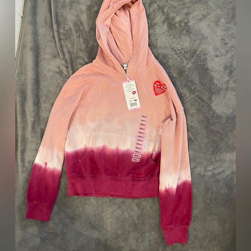 🎀NWT Wildfox Hooded Tie Dye Sweatshirt🎀